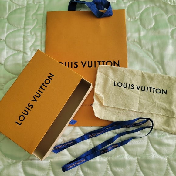 Louis Vuitton Box, Dust Bag, Ribbon and Matching Shopping bag - Picture 2 of 7